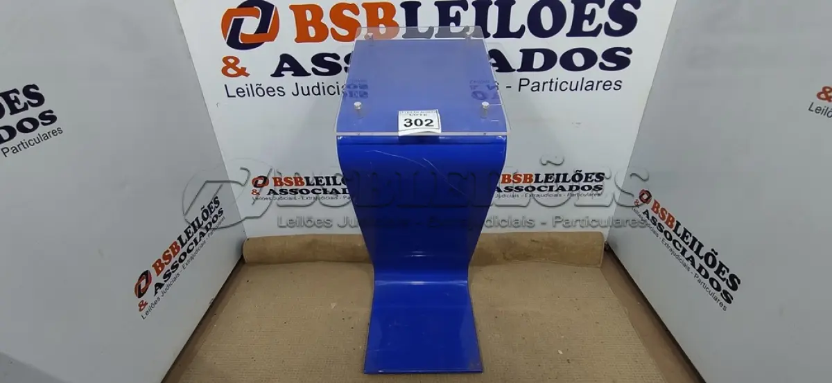 LOTE 302 - 01 PÚLPITO EM FERRO E ACRÍLICO. (NO ESTADO) ATENÇÃO! FAZER A VISITAÇÃO ANTES DE ARREMATAR, NÃO SABEMOS SE FUNCIONA, LEILÃO NÃO TEM GARANTIA E NEM DEVOLUÇÃO, SUJEITO A POSSÍVEIS AVARIAS VISÍVEIS/OCULTAS E/OU AUSÊNCIA DE COMPONENTES.