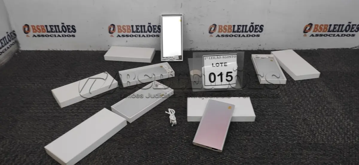 LOTE 015 - 05 BATERIAS EXTERNAS. (NO ESTADO) ATENÇÃO! FAZER A VISITAÇÃO ANTES DE ARREMATAR, NÃO SABEMOS SE FUNCIONA. LEILÃO NÃO TEM GARANTIA E NEM DEVOLUÇÃO, SUJEITO A POSSÍVEIS AVARIAS VISÍVEIS/OCULTAS E/OU AUSÊNCIA DE COMPONENTES.