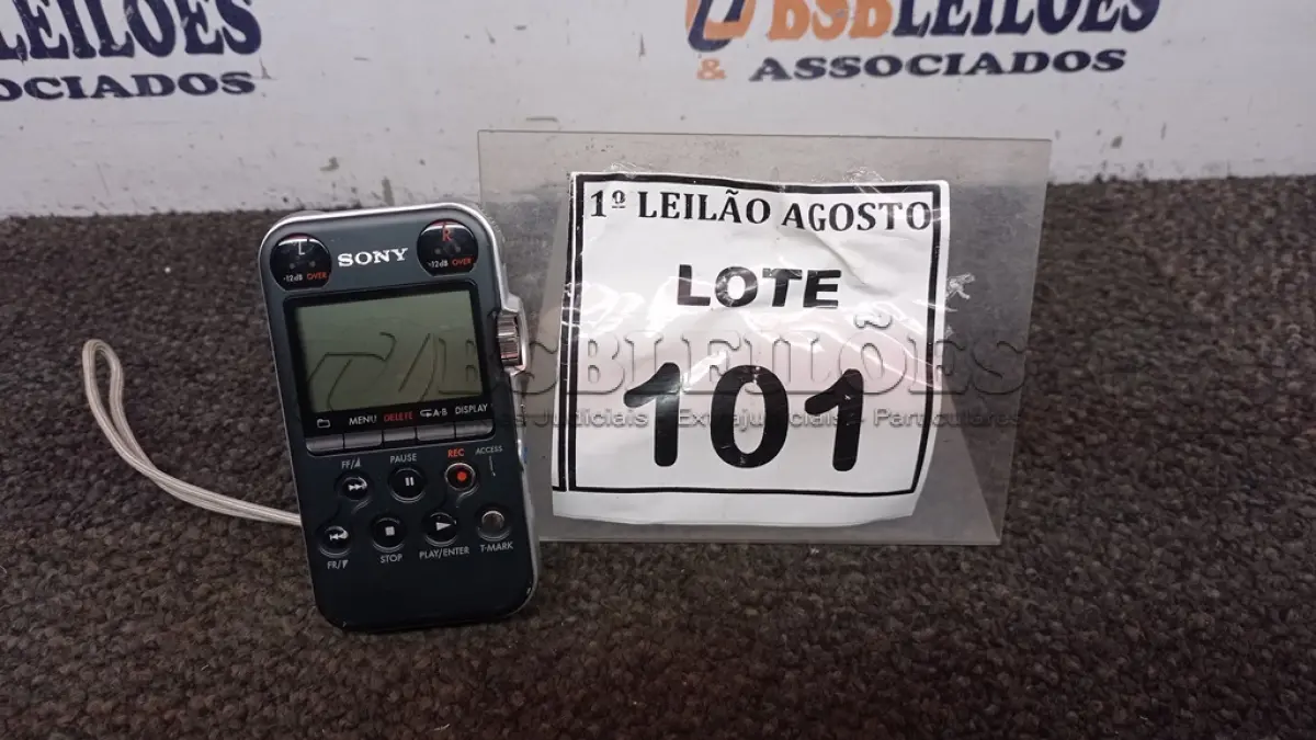 LOTE 101 - 01 GRAVADOR DE VOZ MARCA SONY. (NO ESTADO) ATENÇÃO! FAZER A VISITAÇÃO ANTES DE ARREMATAR, NÃO SABEMOS SE FUNCIONA. LEILÃO NÃO TEM GARANTIA E NEM DEVOLUÇÃO, SUJEITO A POSSÍVEIS AVARIAS VISÍVEIS/OCULTAS E/OU AUSÊNCIA DE COMPONENTES.