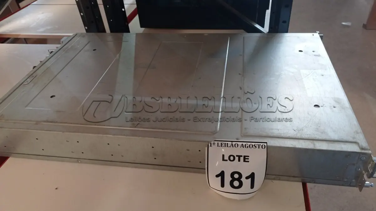 LOTE 181 - 01 SERVIDOR. (NO ESTADO) ATENÇÃO! FAZER A VISITAÇÃO ANTES DE ARREMATAR, NÃO SABEMOS SE FUNCIONA. LEILÃO NÃO TEM GARANTIA E NEM DEVOLUÇÃO, SUJEITO A POSSÍVEIS AVARIAS VISÍVEIS/OCULTAS E/OU AUSÊNCIA DE COMPONENTES.