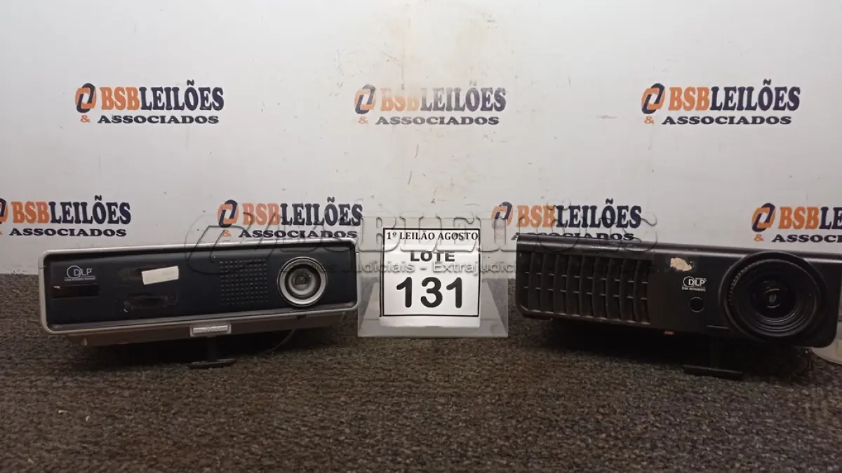 LOTE 131 - 02 PROJETORES MARCA DLP. (NO ESTADO) ATENÇÃO! FAZER A VISITAÇÃO ANTES DE ARREMATAR, NÃO SABEMOS SE FUNCIONA, LEILÃO NÃO TEM GARANTIA E NEM DEVOLUÇÃO, SUJEITO A POSSÍVEIS AVARIAS VISÍVEIS/OCULTAS E/OU AUSÊNCIA DE COMPONENTES.