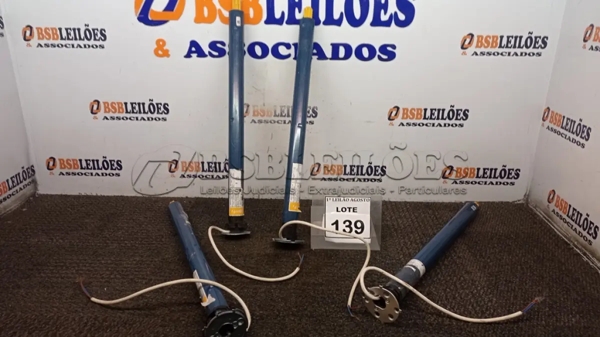 LOTE 139 - 04 MOTORES DE TOLDO. (NO ESTADO) ATENÇÃO! FAZER A VISITAÇÃO ANTES DE ARREMATAR, NÃO SABEMOS SE FUNCIONA. LEILÃO NÃO TEM GARANTIA E NEM DEVOLUÇÃO, SUJEITO A POSSÍVEIS AVARIAS VISÍVEIS/OCULTAS E/OU AUSÊNCIA DE COMPONENTES.