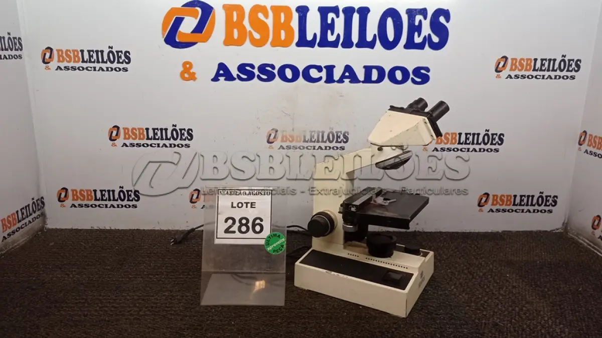 LOTE 286 - 01 MICROSCÓPIO. (NO ESTADO) ATENÇÃO! FAZER A VISITAÇÃO ANTES DE ARREMATAR, NÃO SABEMOS SE FUNCIONA. LEILÃO NÃO TEM GARANTIA E NEM DEVOLUÇÃO, SUJEITO A POSSÍVEIS AVARIAS VISÍVEIS/OCULTAS E/OU AUSÊNCIA DE COMPONENTES.