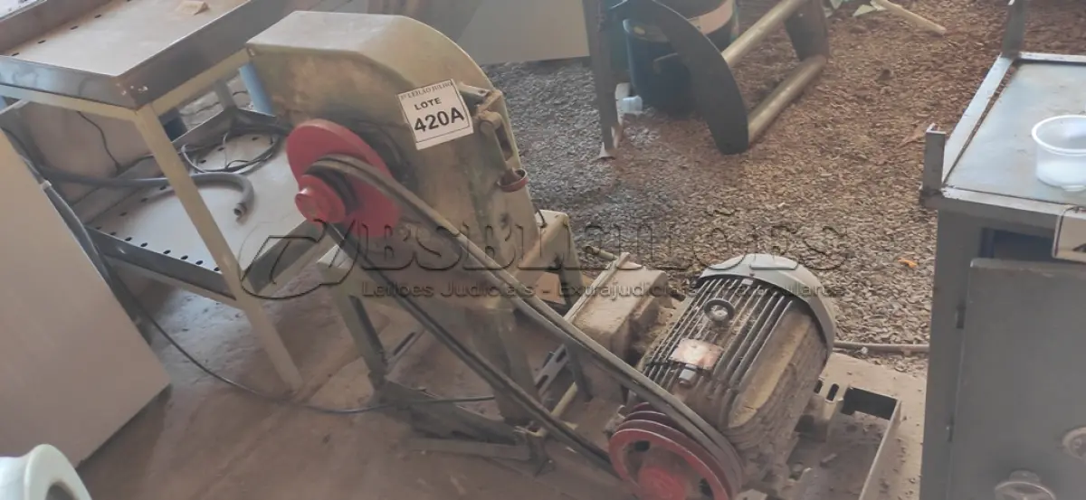LOTE 420 - 01 FORRAGEIRA. (NO ESTADO) ATENÇÃO! FAZER A VISITAÇÃO ANTES DE ARREMATAR, NÃO SABEMOS SE FUNCIONA, LEILÃO NÃO TEM GARANTIA E NEM DEVOLUÇÃO, SUJEITO A POSSÍVEIS AVARIAS VISÍVEIS/OCULTAS E/OU AUSÊNCIA DE COMPONENTES.