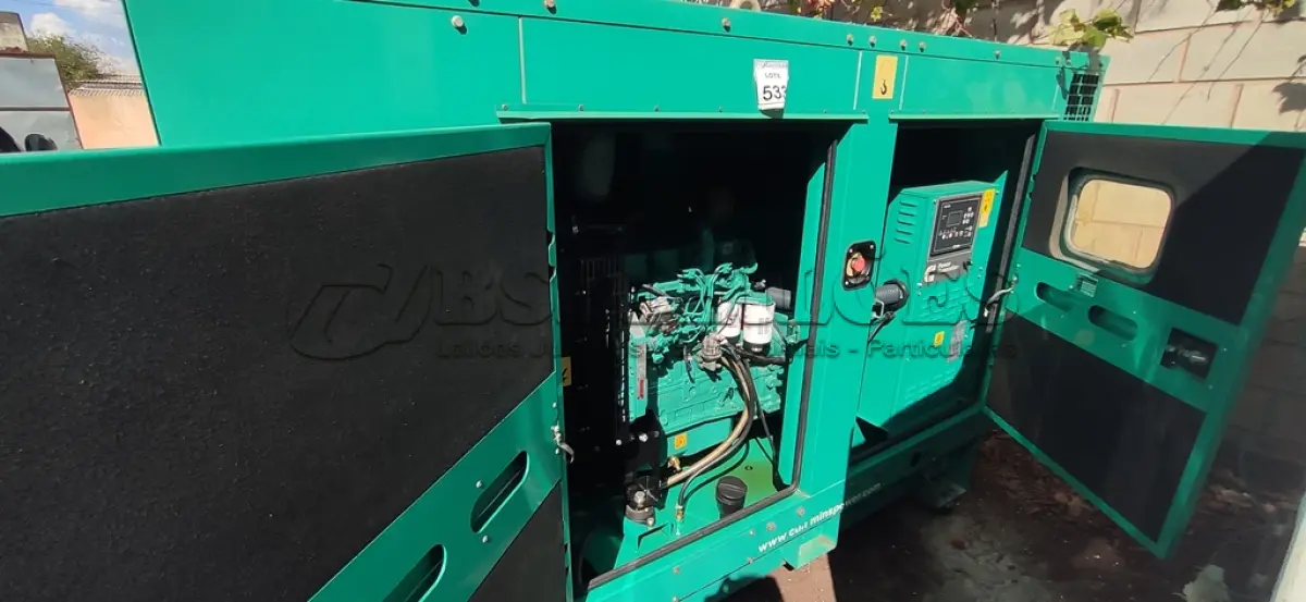 LOTE 533 - GRUPO GERADOR CUMMINS 81 KVA ANO: 2013 GERADOR STANFORD TANQUE NA BASE MOTOR FUNCIONANDO (NO ESTADO) ATENÇÃO! FAZER A VISITAÇÃO ANTES DE ARREMATAR, NÃO SABEMOS SE FUNCIONA, LEILÃO NÃO TEM GARANTIA E NEM DEVOLUÇÃO, SUJEITO A POSSÍVEIS AVARIAS VISÍVEIS/OCULTAS E/OU AUSÊNCIA DE COMPONENTES