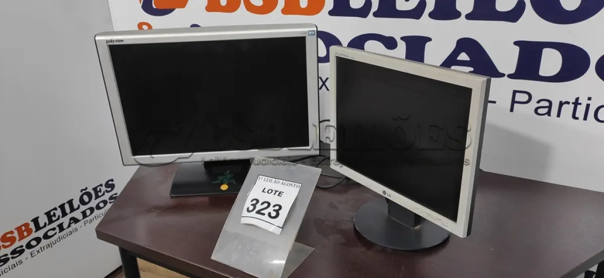LOTE 323 - 02 MONITORES. (NO ESTADO) ATENÇÃO! FAZER A VISITAÇÃO ANTES DE ARREMATAR, NÃO SABEMOS SE FUNCIONA, LEILÃO NÃO TEM GARANTIA E NEM DEVOLUÇÃO, SUJEITO A POSSÍVEIS AVARIAS VISÍVEIS/OCULTAS E/OU AUSÊNCIA DE COMPONENTES.