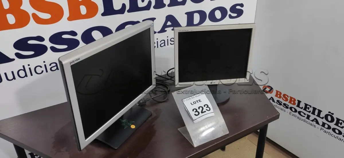 LOTE 323 - 02 MONITORES. (NO ESTADO) ATENÇÃO! FAZER A VISITAÇÃO ANTES DE ARREMATAR, NÃO SABEMOS SE FUNCIONA, LEILÃO NÃO TEM GARANTIA E NEM DEVOLUÇÃO, SUJEITO A POSSÍVEIS AVARIAS VISÍVEIS/OCULTAS E/OU AUSÊNCIA DE COMPONENTES.