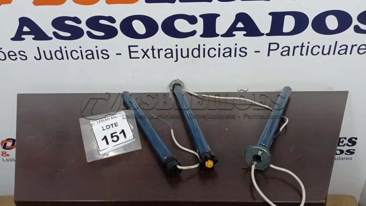LOTE 151 - 03 MOTORES DE TOLDO. (NO ESTADO) ATENÇÃO! FAZER A VISITAÇÃO ANTES DE ARREMATAR, NÃO SABEMOS SE FUNCIONA. LEILÃO NÃO TEM GARANTIA E NEM DEVOLUÇÃO, SUJEITO A POSSÍVEIS AVARIAS VISÍVEIS/OCULTAS E/OU AUSÊNCIA DE COMPONENTES.