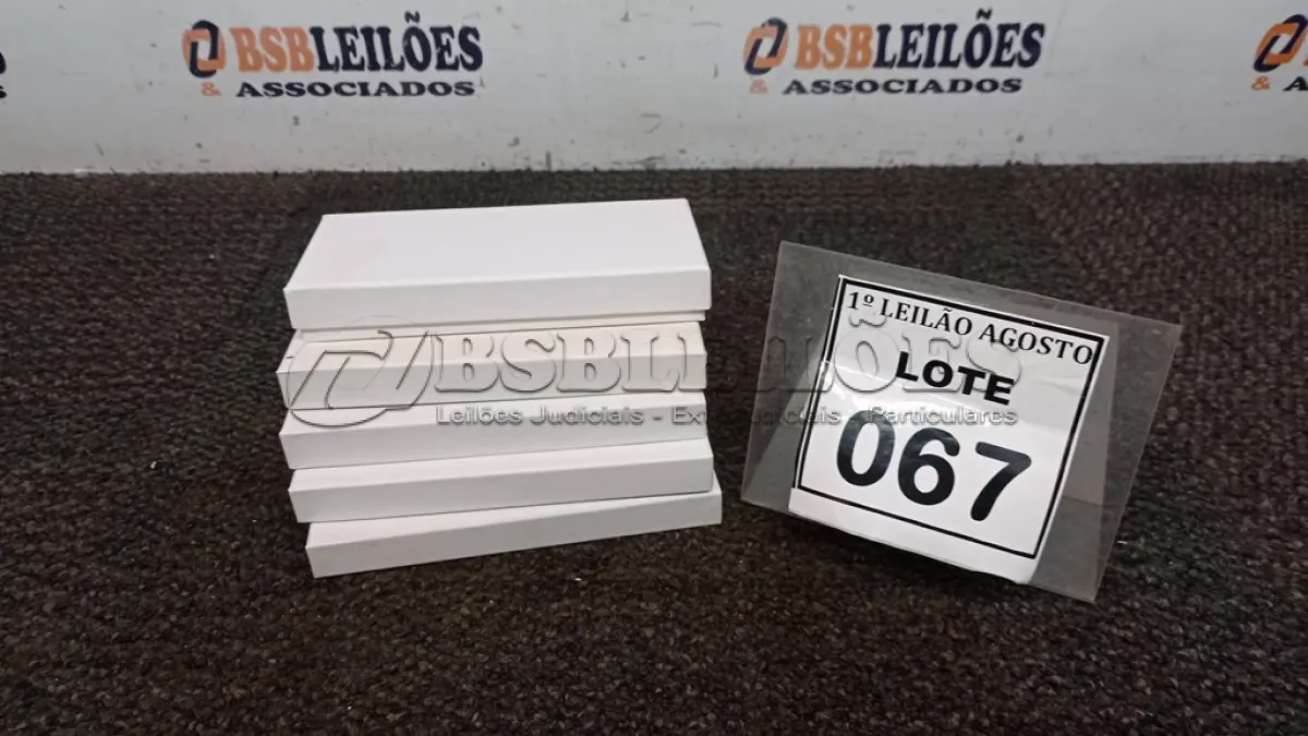 LOTE 067 - 05 BATERIAS EXTERNAS. (NO ESTADO) ATENÇÃO! FAZER A VISITAÇÃO ANTES DE ARREMATAR, NÃO SABEMOS SE FUNCIONA. LEILÃO NÃO TEM GARANTIA E NEM DEVOLUÇÃO, SUJEITO A POSSÍVEIS AVARIAS VISÍVEIS/OCULTAS E/OU AUSÊNCIA DE COMPONENTES.