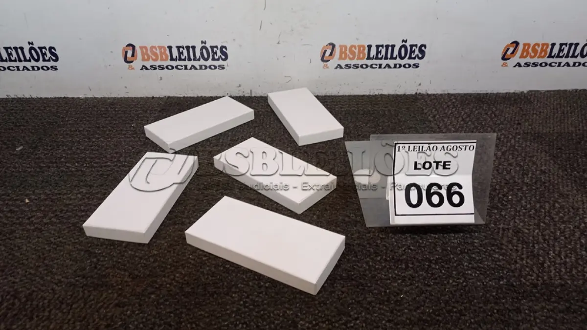 LOTE 066 - 05 BATERIAS EXTERNAS. (NO ESTADO) ATENÇÃO! FAZER A VISITAÇÃO ANTES DE ARREMATAR, NÃO SABEMOS SE FUNCIONA. LEILÃO NÃO TEM GARANTIA E NEM DEVOLUÇÃO, SUJEITO A POSSÍVEIS AVARIAS VISÍVEIS/OCULTAS E/OU AUSÊNCIA DE COMPONENTES.