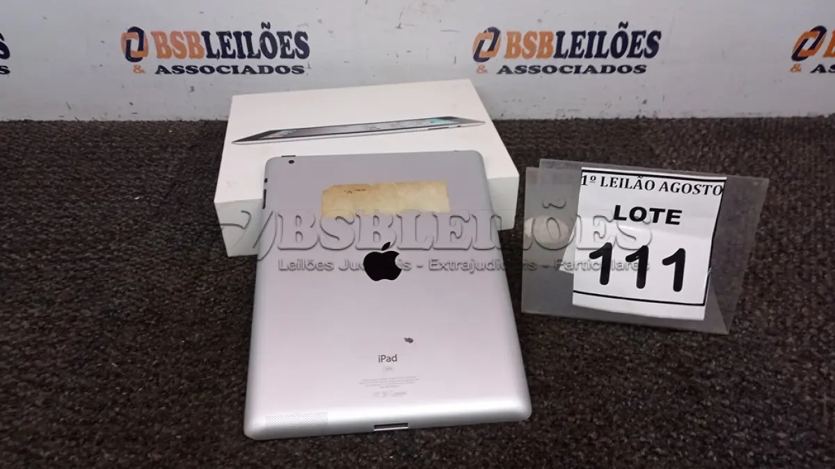 LOTE 111 - 01 IPAD 16G NA CAIXA. (NO ESTADO) ATENÇÃO! FAZER A VISITAÇÃO ANTES DE ARREMATAR, NÃO SABEMOS SE FUNCIONA. LEILÃO NÃO TEM GARANTIA E NEM DEVOLUÇÃO, SUJEITO A POSSÍVEIS AVARIAS VISÍVEIS/OCULTAS E/OU AUSÊNCIA DE COMPONENTES.