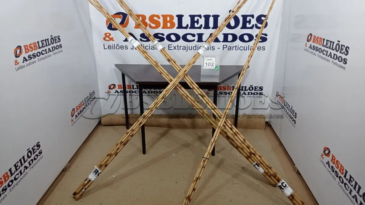 LOTE 102 - 20 VARAS DE BAMBU. (NO ESTADO) ATENÇÃO! FAZER A VISITAÇÃO ANTES DE ARREMATAR, NÃO SABEMOS SE FUNCIONA. LEILÃO NÃO TEM GARANTIA E NEM DEVOLUÇÃO, SUJEITO A POSSÍVEIS AVARIAS VISÍVEIS/OCULTAS E/OU AUSÊNCIA DE COMPONENTES.