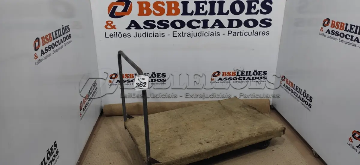 LOTE 362 - 01 CARRINHO DE TRANSPORTES DE CARGAS. (NO ESTADO) ATENÇÃO! FAZER A VISITAÇÃO ANTES DE ARREMATAR, NÃO SABEMOS SE FUNCIONA, LEILÃO NÃO TEM GARANTIA E NEM DEVOLUÇÃO, SUJEITO A POSSÍVEIS AVARIAS VISÍVEIS/OCULTAS E/OU AUSÊNCIA DE COMPONENTES.