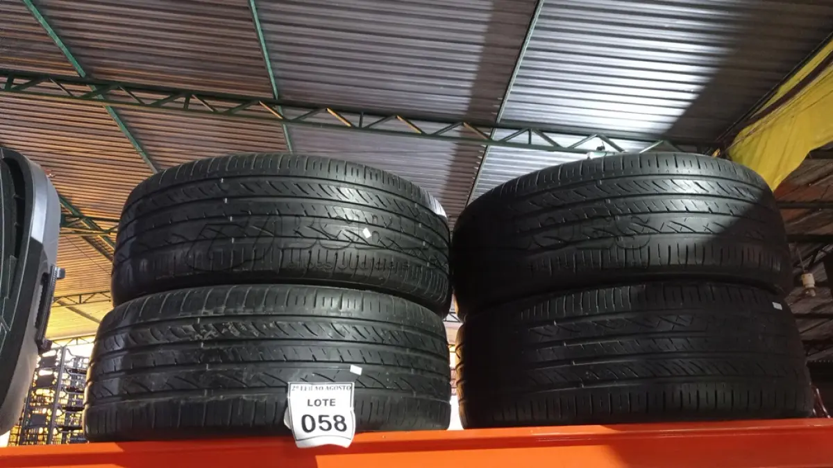 LOTE 058 - 04 PNEUS 235 50+- ARO 19. (NO ESTADO) ATENÇÃO! FAZER A VISITAÇÃO ANTES DE ARREMATAR, NÃO SABEMOS SE FUNCIONA, LEILÃO NÃO TEM GARANTIA E NEM DEVOLUÇÃO, SUJEITO A POSSÍVEIS AVARIAS VISÍVEIS/OCULTAS E/OU AUSÊNCIA DE COMPONENTES.