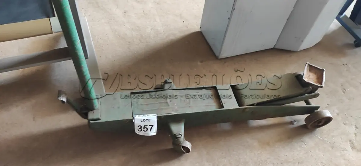 LOTE 357 - 01 MACACO JACARÉ COR VERDE. (NO ESTADO) ATENÇÃO! FAZER A VISITAÇÃO ANTES DE ARREMATAR, NÃO SABEMOS SE FUNCIONA, LEILÃO NÃO TEM GARANTIA E NEM DEVOLUÇÃO, SUJEITO A POSSÍVEIS AVARIAS VISÍVEIS/OCULTAS E/OU AUSÊNCIA DE COMPONENTES.