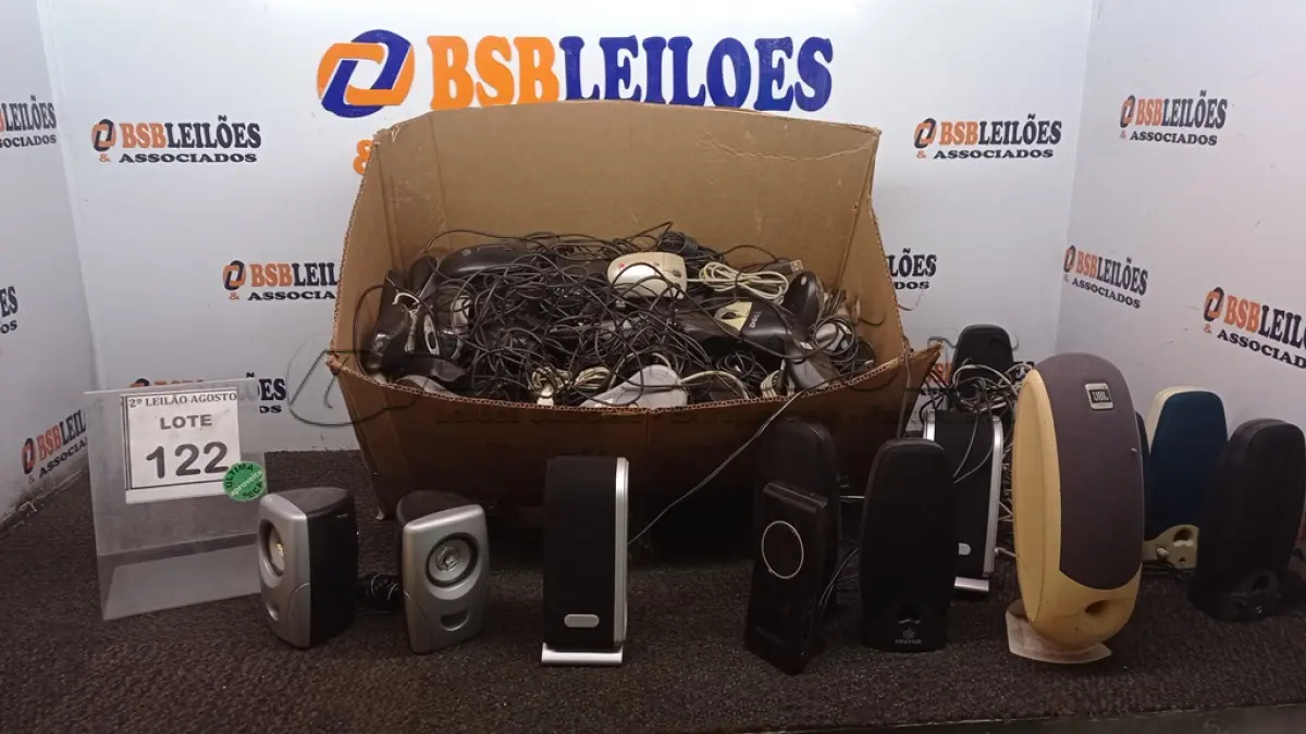 LOTE 122 - 01 LOTE COM GRANDE QUANTIDADE DE MOUSE E CAIXINHAS PARA PC MODELOS DIVERSOS. (NO ESTADO) ATENÇÃO! FAZER A VISITAÇÃO ANTES DE ARREMATAR, NÃO SABEMOS SE FUNCIONA, LEILÃO NÃO TEM GARANTIA E NEM DEVOLUÇÃO, SUJEITO A POSSÍVEIS AVARIAS VISÍVEIS/OCULTAS E/OU AUSÊNCIA DE COMPONENTES.