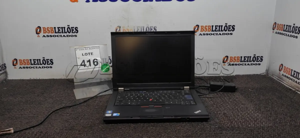 LOTE 416 - 01 NOTEBOOK MARCA LENOVO. (NO ESTADO) ATENÇÃO! FAZER A VISITAÇÃO ANTES DE ARREMATAR, NÃO SABEMOS SE FUNCIONA. LEILÃO NÃO TEM GARANTIA E NEM DEVOLUÇÃO, SUJEITO A POSSÍVEIS AVARIAS VISÍVEIS/OCULTAS E/OU AUSÊNCIA DE COMPONENTES.