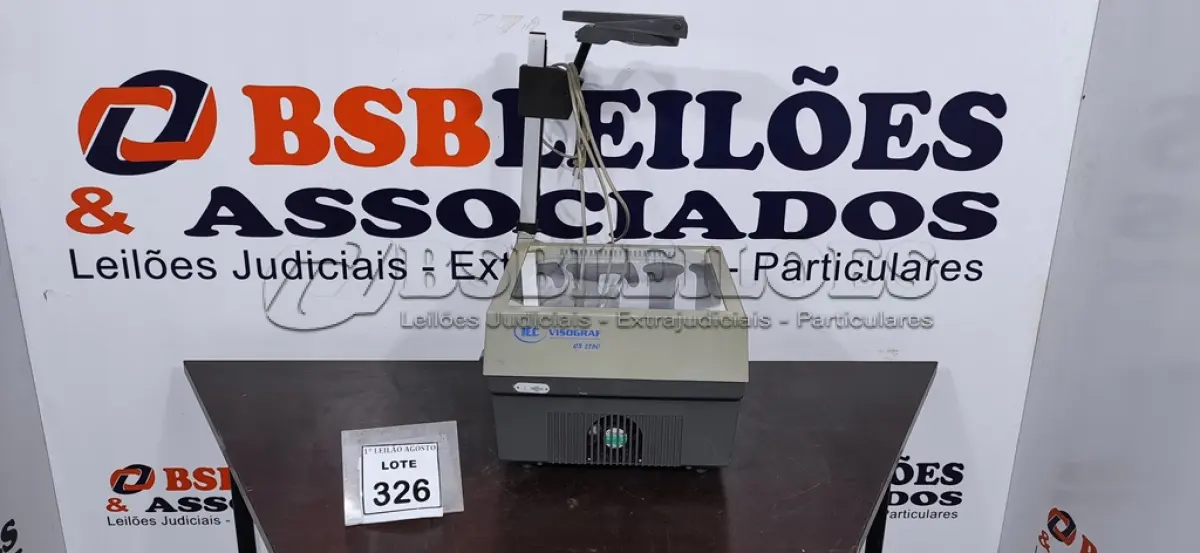 LOTE 326 - 01 RETROPROJETOR. (NO ESTADO) ATENÇÃO! FAZER A VISITAÇÃO ANTES DE ARREMATAR, NÃO SABEMOS SE FUNCIONA, LEILÃO NÃO TEM GARANTIA E NEM DEVOLUÇÃO, SUJEITO A POSSÍVEIS AVARIAS VISÍVEIS/OCULTAS E/OU AUSÊNCIA DE COMPONENTES.