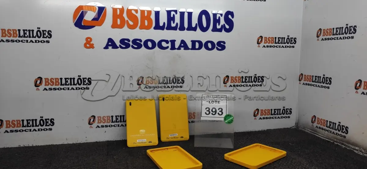 LOTE 393 - 02 TABLETS MARCA CCE. (NO ESTADO) ATENÇÃO! FAZER A VISITAÇÃO ANTES DE ARREMATAR, NÃO SABEMOS SE FUNCIONA. LEILÃO NÃO TEM GARANTIA E NEM DEVOLUÇÃO, SUJEITO A POSSÍVEIS AVARIAS VISÍVEIS/OCULTAS E/OU AUSÊNCIA DE COMPONENTES.