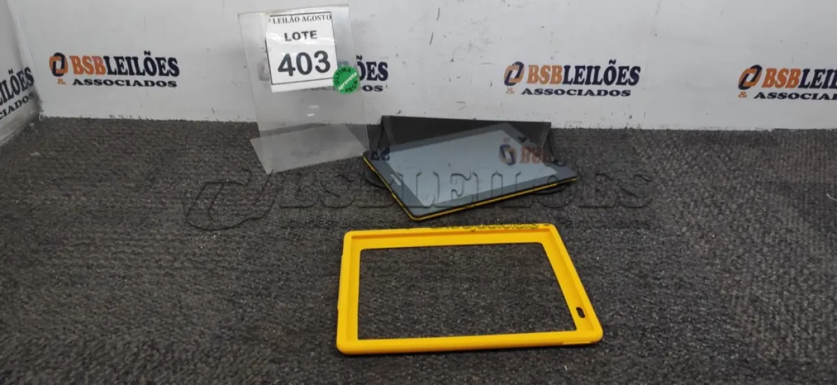 LOTE 403 - 01 TABLET MARCA POSITIVO COM CASE. (NO ESTADO) ATENÇÃO! FAZER A VISITAÇÃO ANTES DE ARREMATAR, NÃO SABEMOS SE FUNCIONA, LEILÃO NÃO TEM GARANTIA E NEM DEVOLUÇÃO, SUJEITO A POSSÍVEIS AVARIAS VISÍVEIS/OCULTAS E/OU AUSÊNCIA DE COMPONENTES.