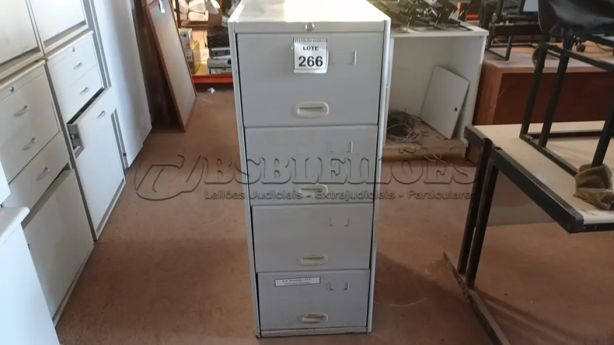 LOTE 266 - 01 ARQUIVO DE AÇO 04 GAVETAS. (NO ESTADO) ATENÇÃO! FAZER A VISITAÇÃO ANTES DE ARREMATAR, NÃO SABEMOS SE FUNCIONA, LEILÃO NÃO TEM GARANTIA E NEM DEVOLUÇÃO, SUJEITO A POSSÍVEIS AVARIAS VISÍVEIS/OCULTAS E/OU AUSÊNCIA DE COMPONENTES.