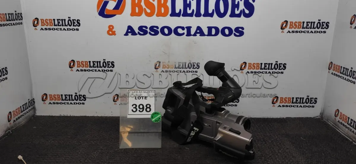 LOTE 398 - 01 CÂMERA FILMADORA PROFISSIONAL PANASONIC AG-DVC7. (NO ESTADO) ATENÇÃO! FAZER A VISITAÇÃO ANTES DE ARREMATAR, NÃO SABEMOS SE FUNCIONA, LEILÃO NÃO TEM GARANTIA E NEM DEVOLUÇÃO, SUJEITO A POSSÍVEIS AVARIAS VISÍVEIS/OCULTAS E/OU AUSÊNCIA DE COMPONENTES.