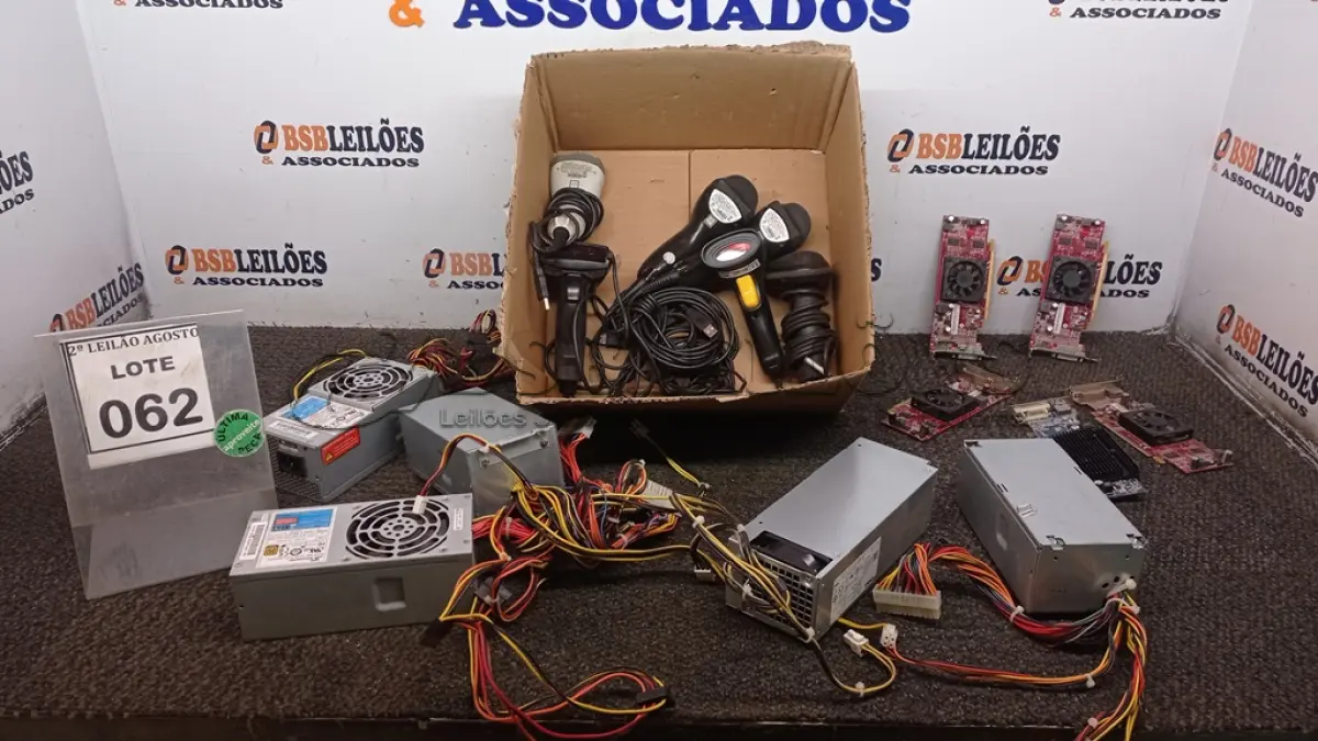 LOTE 062 - 05 FONTES PARA PC, 05 PLACAS DE VÍDEO E 02 LEITORAS DE CÓDIGO DE BARRAS. (NO ESTADO) ATENÇÃO! FAZER A VISITAÇÃO ANTES DE ARREMATAR, NÃO SABEMOS SE FUNCIONA, LEILÃO NÃO TEM GARANTIA E NEM DEVOLUÇÃO, SUJEITO A POSSÍVEIS AVARIAS VISÍVEIS/OCULTAS E/OU AUSÊNCIA DE COMPONENTES.