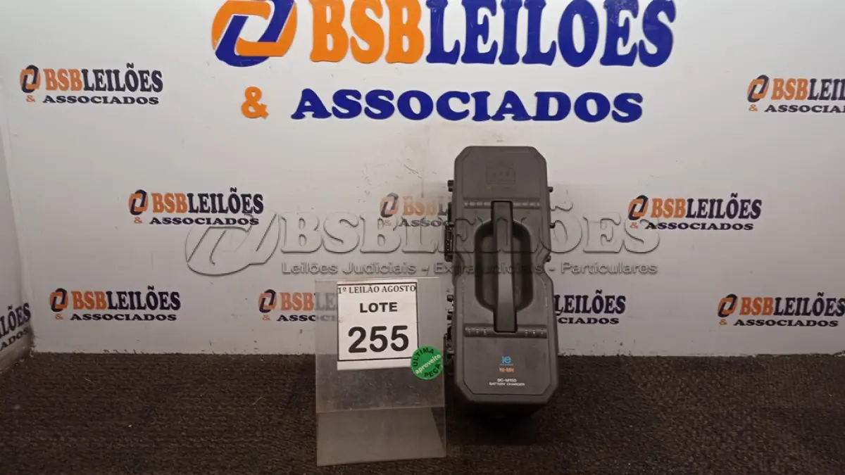 LOTE 255 - 01 CARREGADOR DE BATERIAS SONY BC-M150. (NO ESTADO) ATENÇÃO! FAZER A VISITAÇÃO ANTES DE ARREMATAR, NÃO SABEMOS SE FUNCIONA, LEILÃO NÃO TEM GARANTIA E NEM DEVOLUÇÃO, SUJEITO A POSSÍVEIS AVARIAS VISÍVEIS/OCULTAS E/OU AUSÊNCIA DE COMPONENTES.