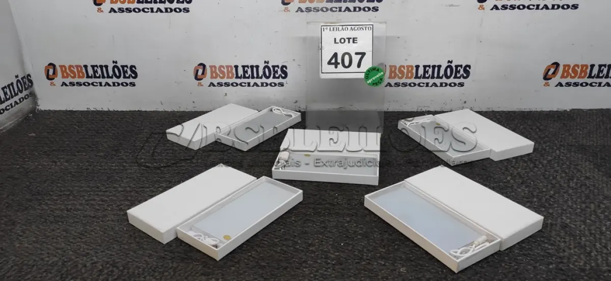 LOTE 407 - 05 BATERIAS EXTERNAS. (NO ESTADO) ATENÇÃO! FAZER A VISITAÇÃO ANTES DE ARREMATAR, NÃO SABEMOS SE FUNCIONA. LEILÃO NÃO TEM GARANTIA E NEM DEVOLUÇÃO, SUJEITO A POSSÍVEIS AVARIAS VISÍVEIS/OCULTAS E/OU AUSÊNCIA DE COMPONENTES.