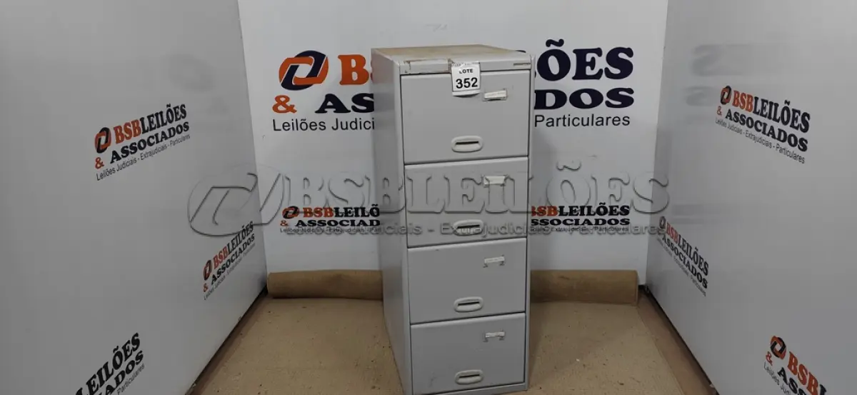 LOTE 352 - 01 ARQUIVO DE AÇO COM 04 GAVETAS. (NO ESTADO) ATENÇÃO! FAZER A VISITAÇÃO ANTES DE ARREMATAR, NÃO SABEMOS SE FUNCIONA, LEILÃO NÃO TEM GARANTIA E NEM DEVOLUÇÃO, SUJEITO A POSSÍVEIS AVARIAS VISÍVEIS/OCULTAS E/OU AUSÊNCIA DE COMPONENTES.