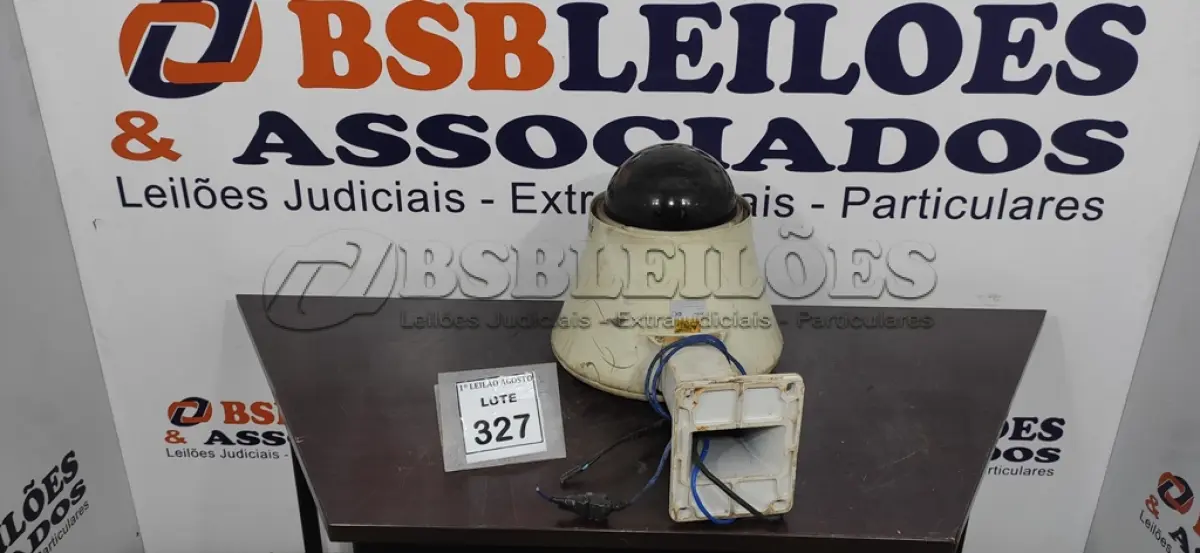 LOTE 327 - 01 CAMERA DOME. (NO ESTADO) ATENÇÃO! FAZER A VISITAÇÃO ANTES DE ARREMATAR, NÃO SABEMOS SE FUNCIONA, LEILÃO NÃO TEM GARANTIA E NEM DEVOLUÇÃO, SUJEITO A POSSÍVEIS AVARIAS VISÍVEIS/OCULTAS E/OU AUSÊNCIA DE COMPONENTES.