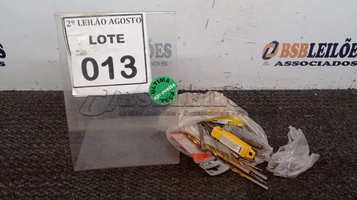 LOTE 013 - 01 LOTE COM VÁRIAS BROCAS TAMANHOS DIVERSOS PARA PAREDE E FERRO. (NO ESTADO) ATENÇÃO! FAZER A VISITAÇÃO ANTES DE ARREMATAR, NÃO SABEMOS SE FUNCIONA, LEILÃO NÃO TEM GARANTIA E NEM DEVOLUÇÃO, SUJEITO A POSSÍVEIS AVARIAS VISÍVEIS/OCULTAS E/OU AUSÊNCIA DE COMPONENTES.