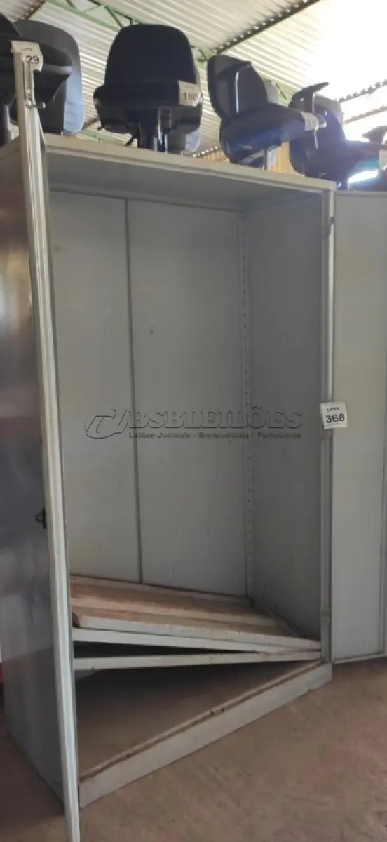 LOTE 368 - 01 ARMÁRIO ALTO DE ACO COM 02 PORTAS DE 1.97X1.20 (NO ESTADO) ATENÇÃO! FAZER A VISITAÇÃO ANTES DE ARREMATAR, NÃO SABEMOS SE FUNCIONA, LEILÃO NÃO TEM GARANTIA E NEM DEVOLUÇÃO, SUJEITO A POSSÍVEIS AVARIAS VISÍVEIS/OCULTAS E/OU AUSÊNCIA DE COMPONENTES.