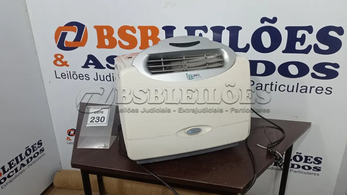 LOTE 230 - 01 AR CONDICIONADO PORTÁTIL 13000 BTU OLIMPIA SPLENDID. (NO ESTADO) ATENÇÃO! FAZER A VISITAÇÃO ANTES DE ARREMATAR, NÃO SABEMOS SE FUNCIONA, LEILÃO NÃO TEM GARANTIA E NEM DEVOLUÇÃO, SUJEITO A POSSÍVEIS AVARIAS VISÍVEIS/OCULTAS E/OU AUSÊNCIA DE COMPONENTES.