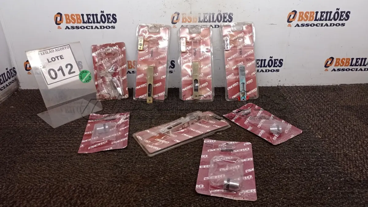 LOTE 012 - 01 LOTE COM VÁRIOS BATENTES E FECHOS DE EMBUTIR PARA PORTAS. (NO ESTADO) ATENÇÃO! FAZER A VISITAÇÃO ANTES DE ARREMATAR, NÃO SABEMOS SE FUNCIONA, LEILÃO NÃO TEM GARANTIA E NEM DEVOLUÇÃO, SUJEITO A POSSÍVEIS AVARIAS VISÍVEIS/OCULTAS E/OU AUSÊNCIA DE COMPONENTES.