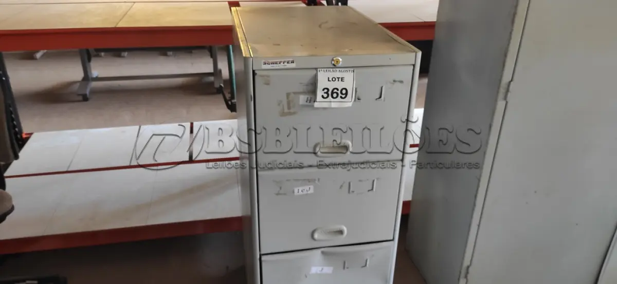 LOTE 369 - 01 ARQUIVO DE AÇO COM 04 GAVETAS. (NO ESTADO) ATENÇÃO! FAZER A VISITAÇÃO ANTES DE ARREMATAR, NÃO SABEMOS SE FUNCIONA, LEILÃO NÃO TEM GARANTIA E NEM DEVOLUÇÃO, SUJEITO A POSSÍVEIS AVARIAS VISÍVEIS/OCULTAS E/OU AUSÊNCIA DE COMPONENTES.
