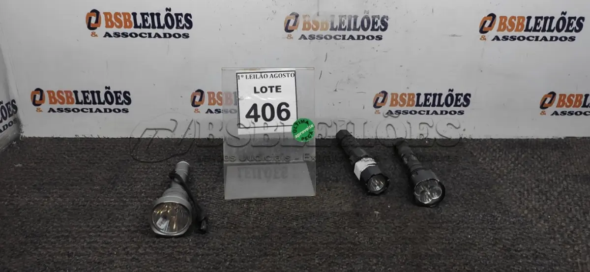 LOTE 406 - 03 LANTERNAS. (NO ESTADO) ATENÇÃO! FAZER A VISITAÇÃO ANTES DE ARREMATAR, NÃO SABEMOS SE FUNCIONA, LEILÃO NÃO TEM GARANTIA E NEM DEVOLUÇÃO, SUJEITO A POSSÍVEIS AVARIAS VISÍVEIS/OCULTAS E/OU AUSÊNCIA DE COMPONENTES.