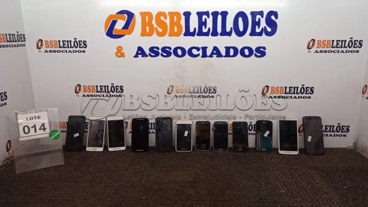 LOTE 014 - 12 CELULARES SMARTPHONE DE MARCAS E MODELOS DIVERSOS PARA RETIRADA DE PEÇAS. (NO ESTADO) ATENÇÃO! FAZER A VISITAÇÃO ANTES DE ARREMATAR, NÃO SABEMOS SE FUNCIONA, LEILÃO NÃO TEM GARANTIA E NEM DEVOLUÇÃO, SUJEITO A POSSÍVEIS AVARIAS VISÍVEIS/OCULTAS E/OU AUSÊNCIA DE COMPONENTES.