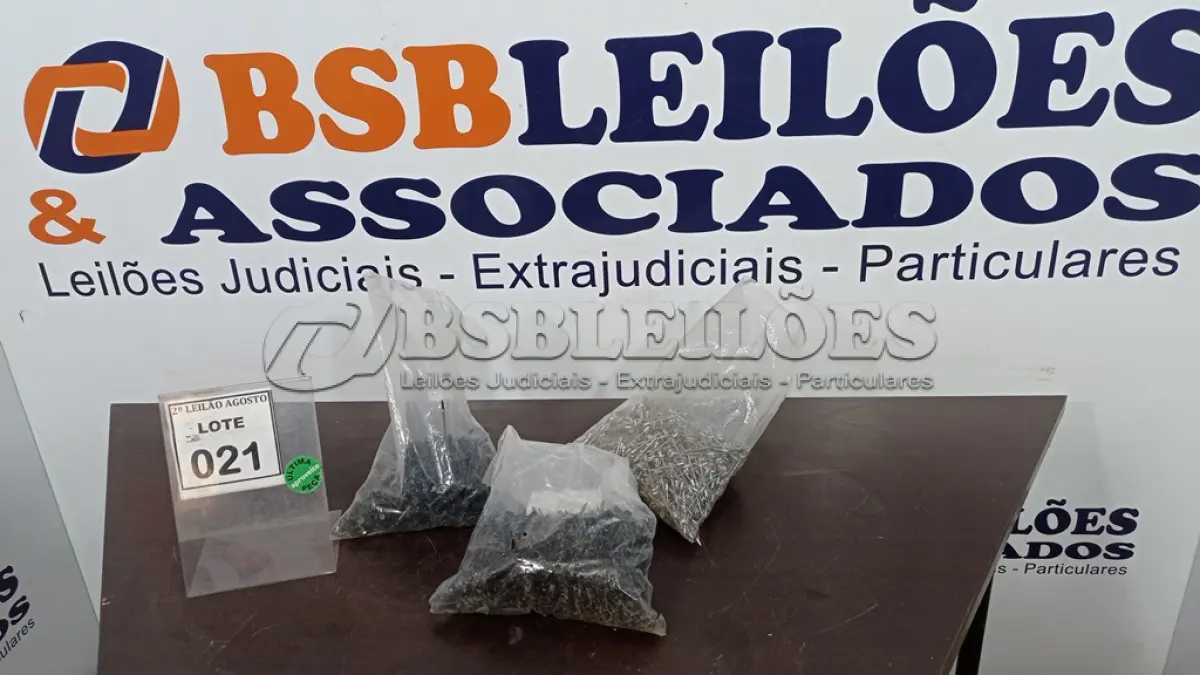 LOTE 021 - 01 LOTE COM GRANDE QUANTIDADE DE PARAFUSOS E ARREBITE. (NO ESTADO) ATENÇÃO! FAZER A VISITAÇÃO ANTES DE ARREMATAR, NÃO SABEMOS SE FUNCIONA, LEILÃO NÃO TEM GARANTIA E NEM DEVOLUÇÃO, SUJEITO A POSSÍVEIS AVARIAS VISÍVEIS/OCULTAS E/OU AUSÊNCIA DE COMPONENTES.