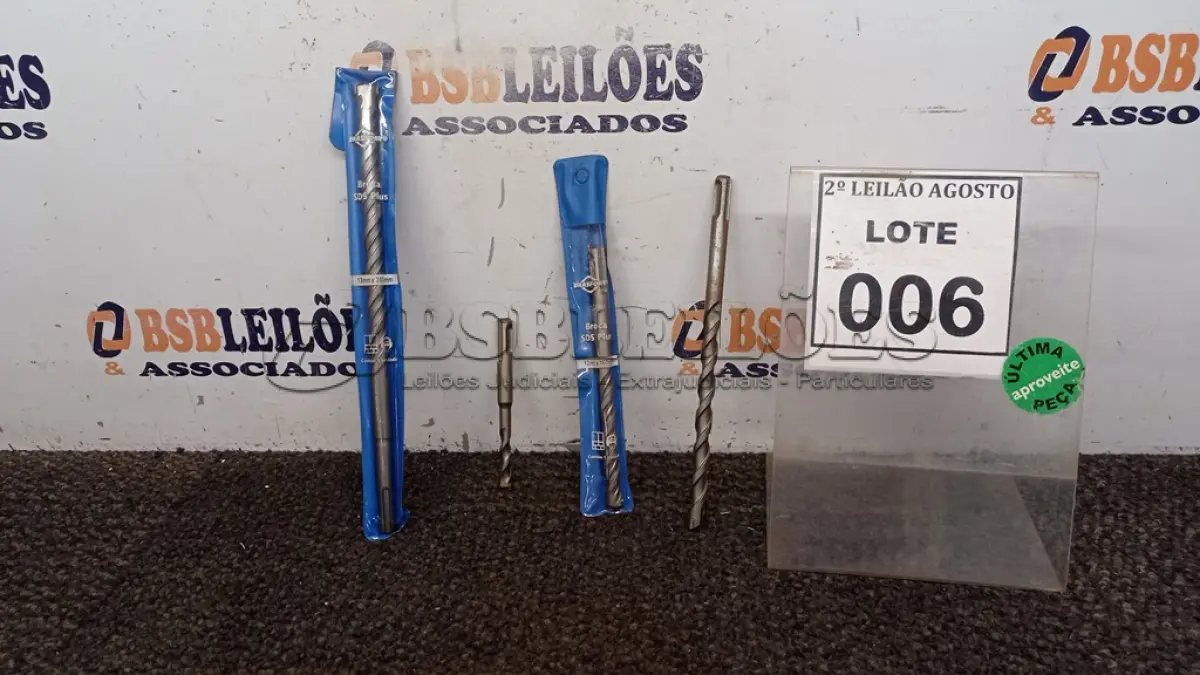 LOTE 006 - 04 BROCAS SDS PLUSS. (NO ESTADO) ATENÇÃO! FAZER A VISITAÇÃO ANTES DE ARREMATAR, NÃO SABEMOS SE FUNCIONA, LEILÃO NÃO TEM GARANTIA E NEM DEVOLUÇÃO, SUJEITO A POSSÍVEIS AVARIAS VISÍVEIS/OCULTAS E/OU AUSÊNCIA DE COMPONENTES.