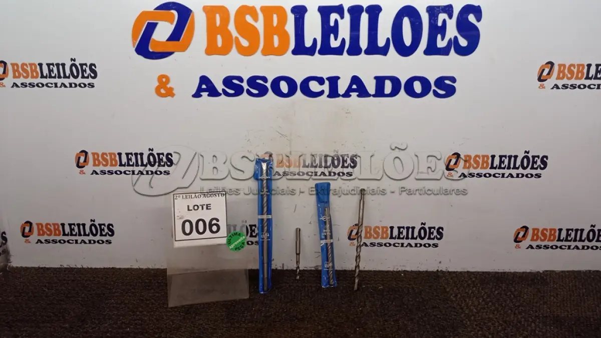 LOTE 006 - 04 BROCAS SDS PLUSS. (NO ESTADO) ATENÇÃO! FAZER A VISITAÇÃO ANTES DE ARREMATAR, NÃO SABEMOS SE FUNCIONA, LEILÃO NÃO TEM GARANTIA E NEM DEVOLUÇÃO, SUJEITO A POSSÍVEIS AVARIAS VISÍVEIS/OCULTAS E/OU AUSÊNCIA DE COMPONENTES.
