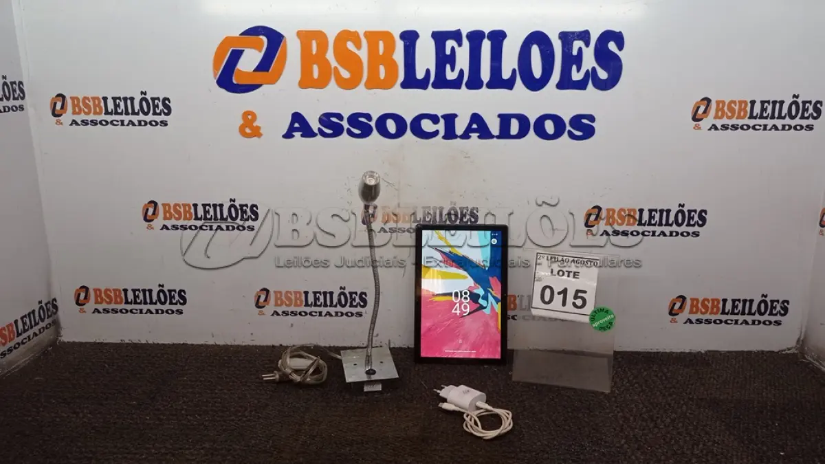 LOTE 015 - 01 TABLET COM CARREGADOR. (NO ESTADO) ATENÇÃO! FAZER A VISITAÇÃO ANTES DE ARREMATAR, NÃO SABEMOS SE FUNCIONA, LEILÃO NÃO TEM GARANTIA E NEM DEVOLUÇÃO, SUJEITO A POSSÍVEIS AVARIAS VISÍVEIS/OCULTAS E/OU AUSÊNCIA DE COMPONENTES.