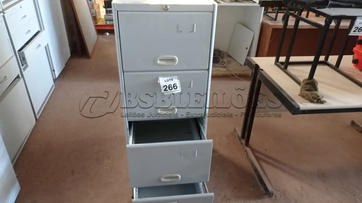 LOTE 266 - 01 ARQUIVO DE AÇO 04 GAVETAS. (NO ESTADO) ATENÇÃO! FAZER A VISITAÇÃO ANTES DE ARREMATAR, NÃO SABEMOS SE FUNCIONA, LEILÃO NÃO TEM GARANTIA E NEM DEVOLUÇÃO, SUJEITO A POSSÍVEIS AVARIAS VISÍVEIS/OCULTAS E/OU AUSÊNCIA DE COMPONENTES.