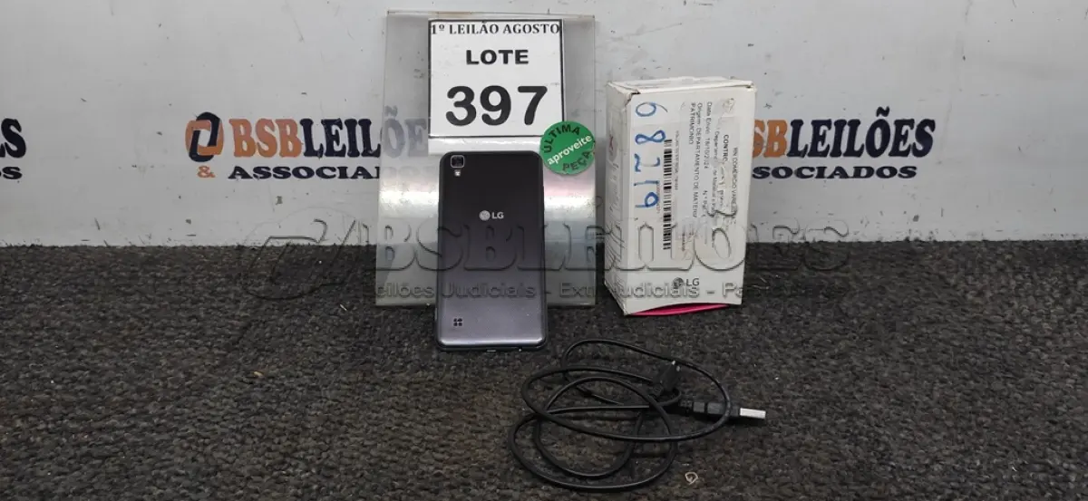 LOTE 397 - 01 CELULAR LG X STYLE NA CAIXA COM CABO. (NO ESTADO) ATENÇÃO! FAZER A VISITAÇÃO ANTES DE ARREMATAR, NÃO SABEMOS SE FUNCIONA. LEILÃO NÃO TEM GARANTIA E NEM DEVOLUÇÃO, SUJEITO A POSSÍVEIS AVARIAS VISÍVEIS/OCULTAS E/OU AUSÊNCIA DE COMPONENTES.