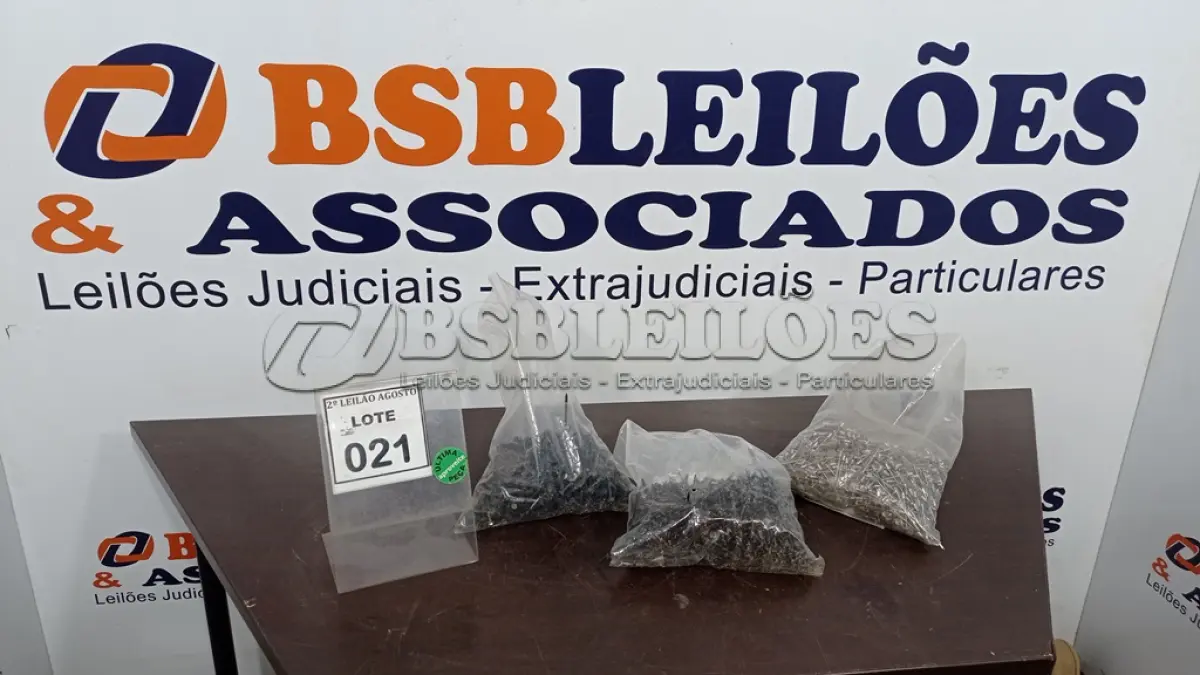 LOTE 021 - 01 LOTE COM GRANDE QUANTIDADE DE PARAFUSOS E ARREBITE. (NO ESTADO) ATENÇÃO! FAZER A VISITAÇÃO ANTES DE ARREMATAR, NÃO SABEMOS SE FUNCIONA, LEILÃO NÃO TEM GARANTIA E NEM DEVOLUÇÃO, SUJEITO A POSSÍVEIS AVARIAS VISÍVEIS/OCULTAS E/OU AUSÊNCIA DE COMPONENTES.