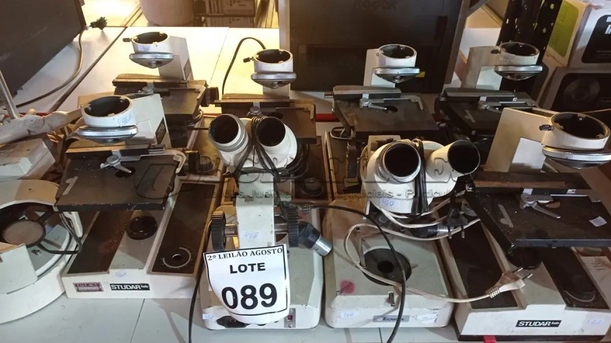LOTE 089 - 09 MICROSCÓPIOS PARA RETIRADA DE PEÇAS. (NO ESTADO) ATENÇÃO! FAZER A VISITAÇÃO ANTES DE ARREMATAR, NÃO SABEMOS SE FUNCIONA, LEILÃO NÃO TEM GARANTIA E NEM DEVOLUÇÃO, SUJEITO A POSSÍVEIS AVARIAS VISÍVEIS/OCULTAS E/OU AUSÊNCIA DE COMPONENTES.