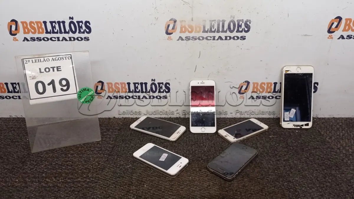 LOTE 019 - 06 IPHONES DE MODELOS DIVERSOS PARA RETIRADA DE PEÇAS. (NO ESTADO) ATENÇÃO! FAZER A VISITAÇÃO ANTES DE ARREMATAR, NÃO SABEMOS SE FUNCIONA, LEILÃO NÃO TEM GARANTIA E NEM DEVOLUÇÃO, SUJEITO A POSSÍVEIS AVARIAS VISÍVEIS/OCULTAS E/OU AUSÊNCIA DE COMPONENTES.