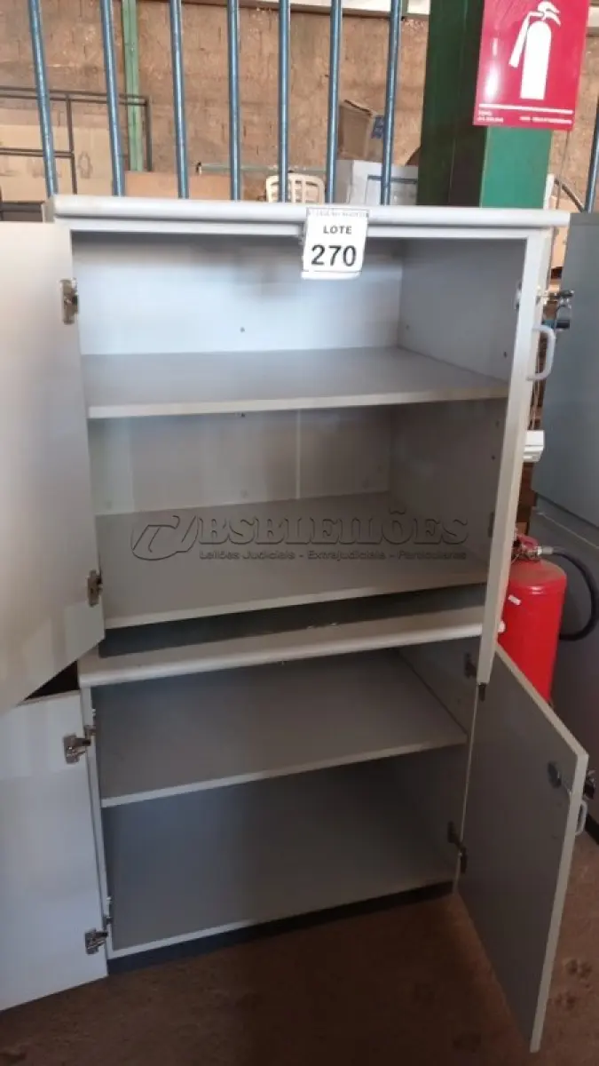 LOTE 270 - 02 ARMÁRIOS BAIXOS COM 02 PORTAS. (NO ESTADO) ATENÇÃO! FAZER A VISITAÇÃO ANTES DE ARREMATAR, NÃO SABEMOS SE FUNCIONA, LEILÃO NÃO TEM GARANTIA E NEM DEVOLUÇÃO, SUJEITO A POSSÍVEIS AVARIAS VISÍVEIS/OCULTAS E/OU AUSÊNCIA DE COMPONENTES.