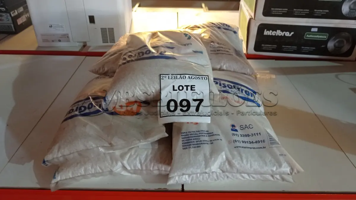 LOTE 097 - 10 PACOTES DE GRANITINA/08 PARA GRAFIADO COM 4KG CADA. (NO ESTADO) ATENÇÃO! FAZER A VISITAÇÃO ANTES DE ARREMATAR, NÃO SABEMOS SE FUNCIONA. LEILÃO NÃO TEM GARANTIA E NEM DEVOLUÇÃO, SUJEITO A POSSÍVEIS AVARIAS VISÍVEIS/OCULTAS E/OU AUSÊNCIA DE COMPONENTES.