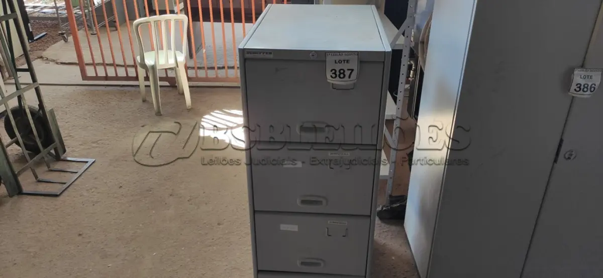 LOTE 387 - 01 ARQUIVO DE AÇO COM 04 GAVETAS. (NO ESTADO) ATENÇÃO! FAZER A VISITAÇÃO ANTES DE ARREMATAR, NÃO SABEMOS SE FUNCIONA, LEILÃO NÃO TEM GARANTIA E NEM DEVOLUÇÃO, SUJEITO A POSSÍVEIS AVARIAS VISÍVEIS/OCULTAS E/OU AUSÊNCIA DE COMPONENTES.